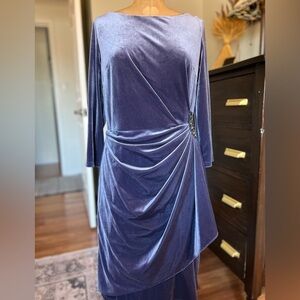 Oleg Cassani knee length purple velvet feeling scoop back dress size 10